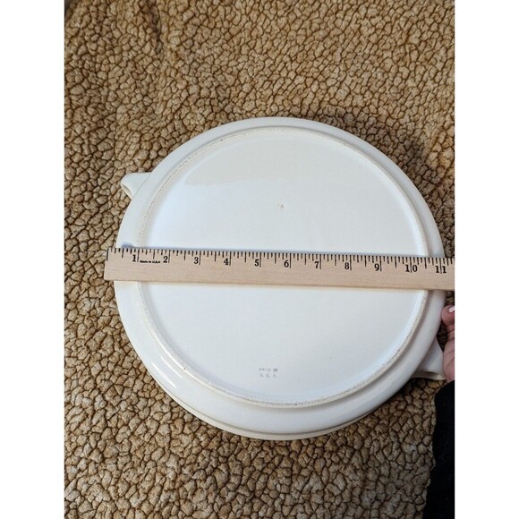 Vintage Made in USA White 11" Round Baking Casserole Dish with Handles and Lid - Picture 8 of 10
